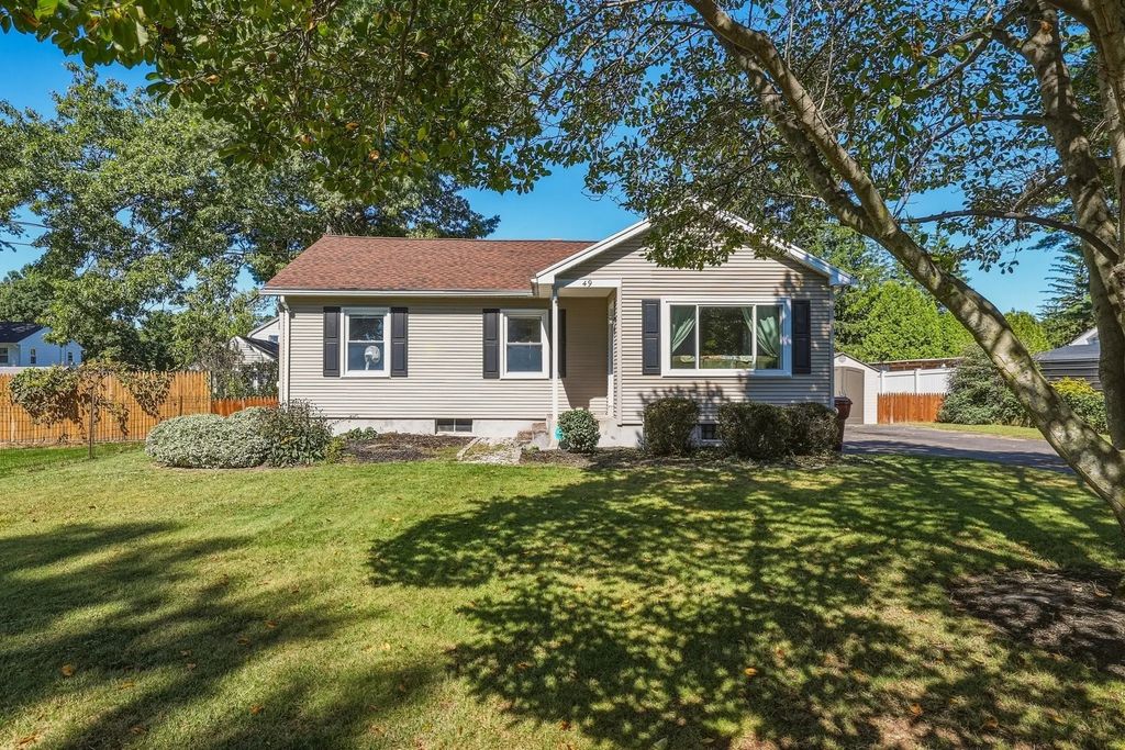 49 Crest St, Ludlow