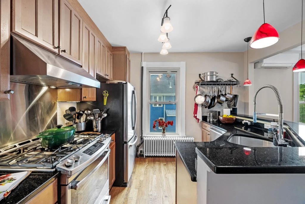 128 Selwyn St #2, Boston