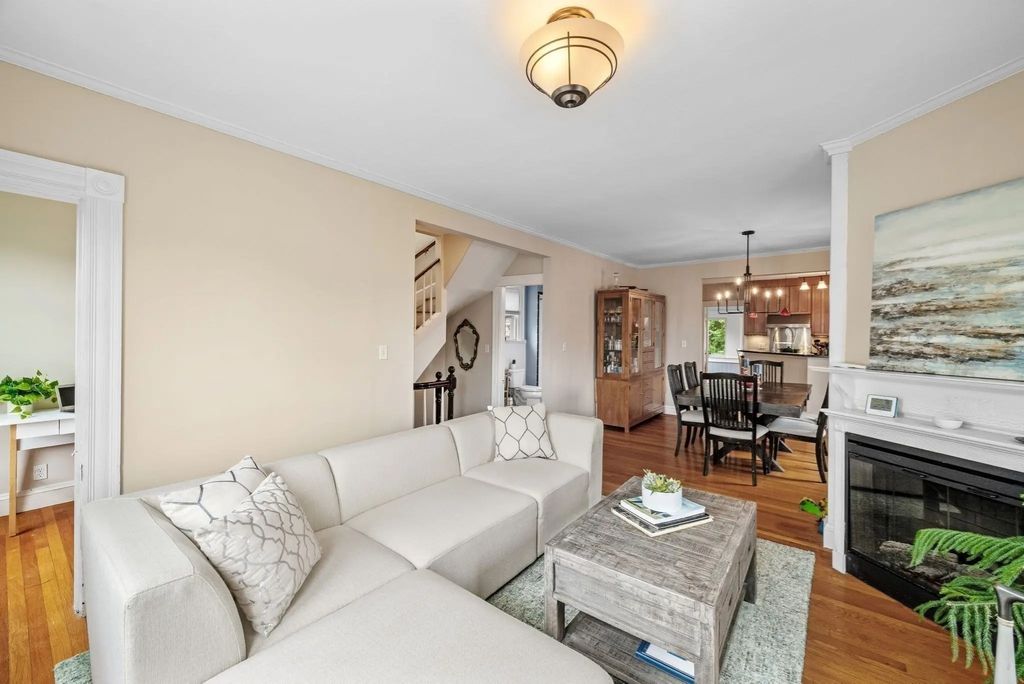 128 Selwyn St #2, Boston