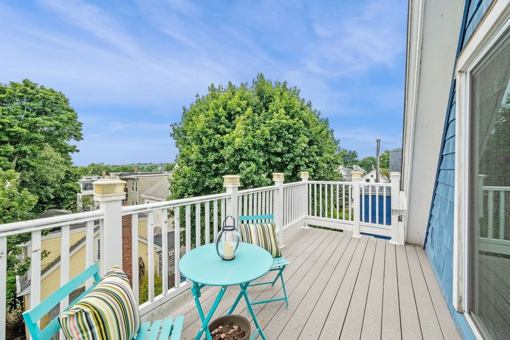 128 Selwyn St #2, Boston