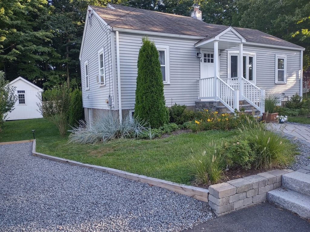 4 Glenwood Ave, Foxboro