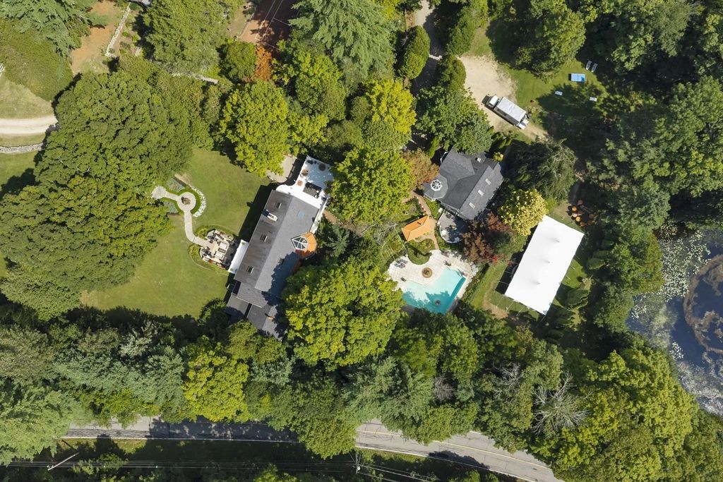 87 E Brimfield Holland, Brimfield