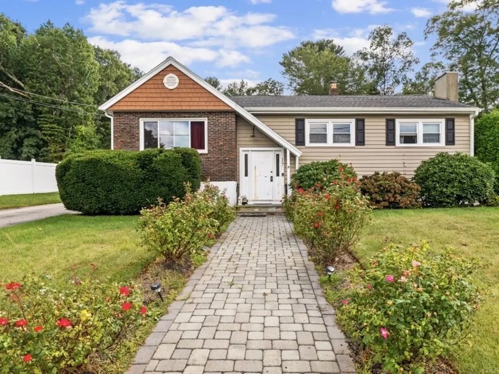 17 Acorn Dr, Randolph