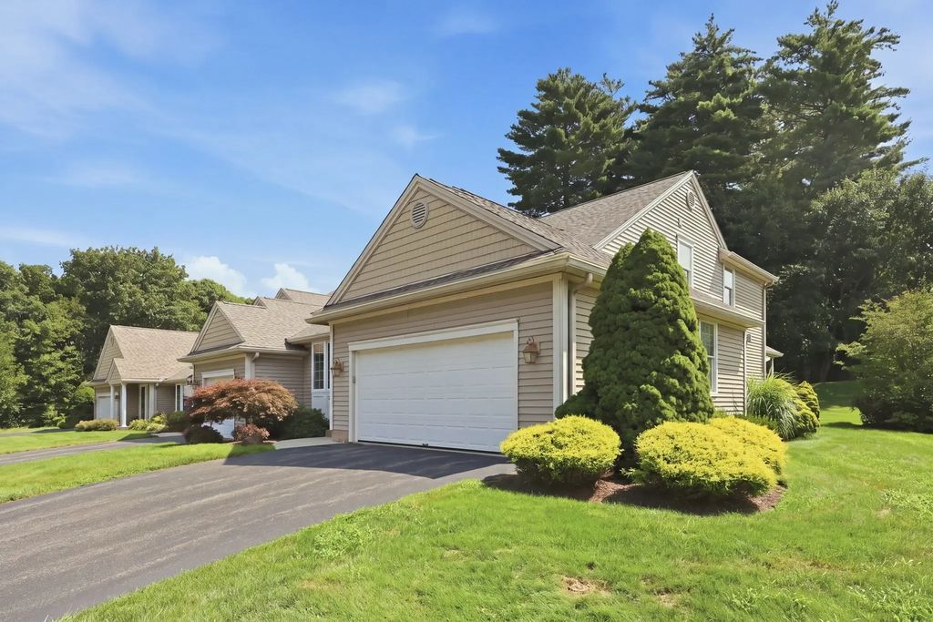 341 Pinehurst Dr. #341, East Longmeadow