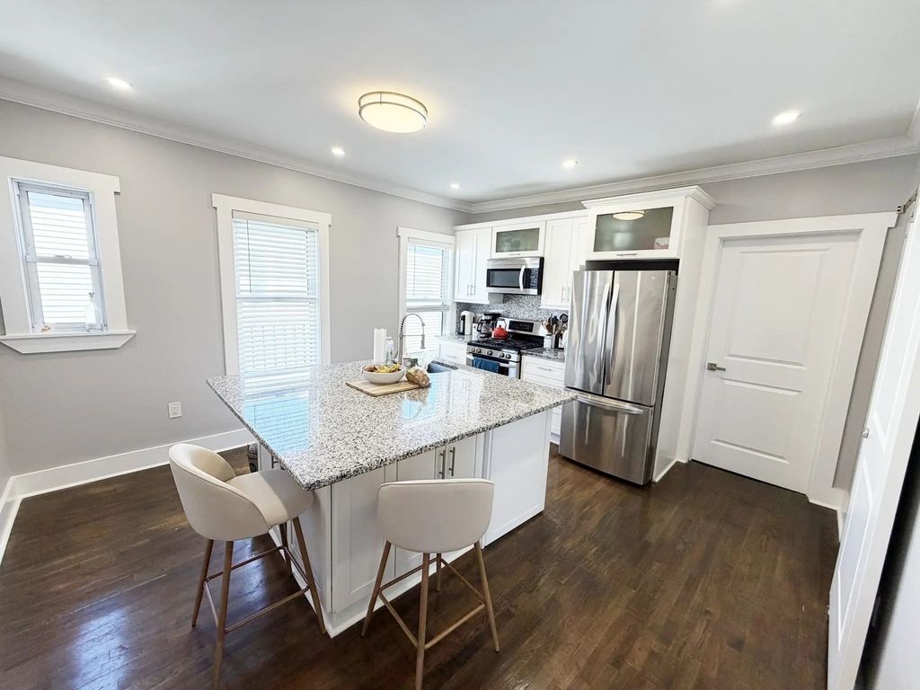 27 Plymouth St #3, Cambridge