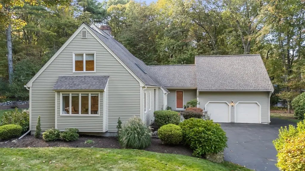 28 Garvey Road, Framingham