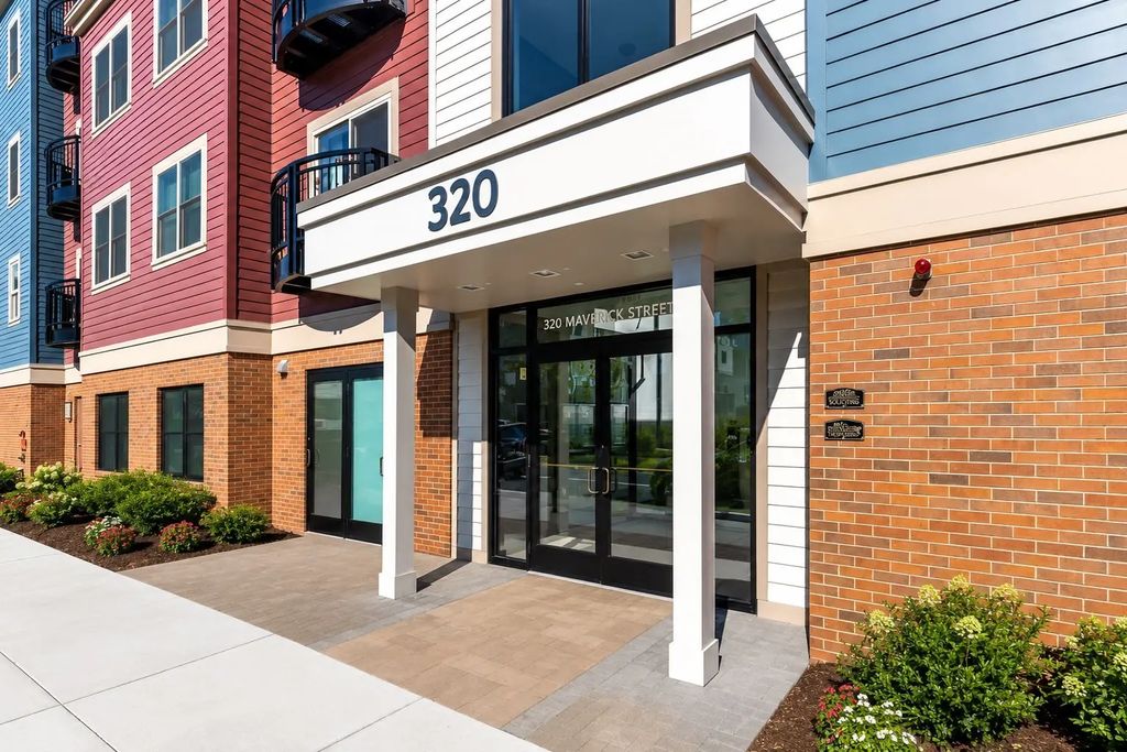 320 Maverick St #204, Boston