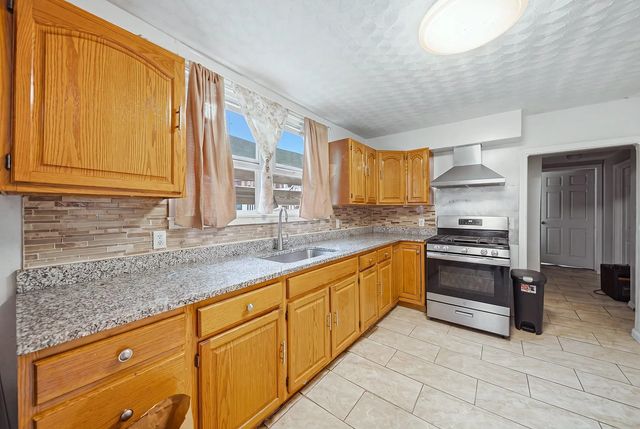 8 Cady St, Lowell