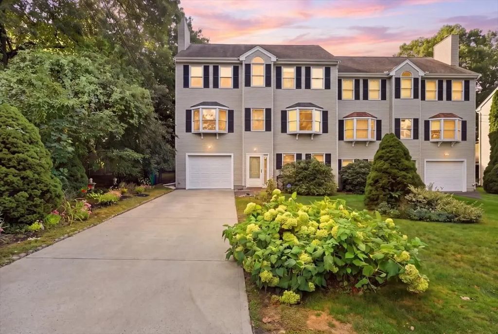 25 Hamlet Street #25, Newton