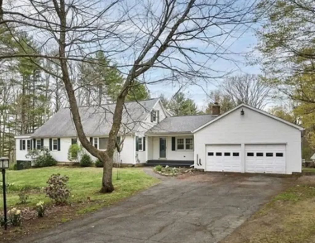 15 West St, New Salem
