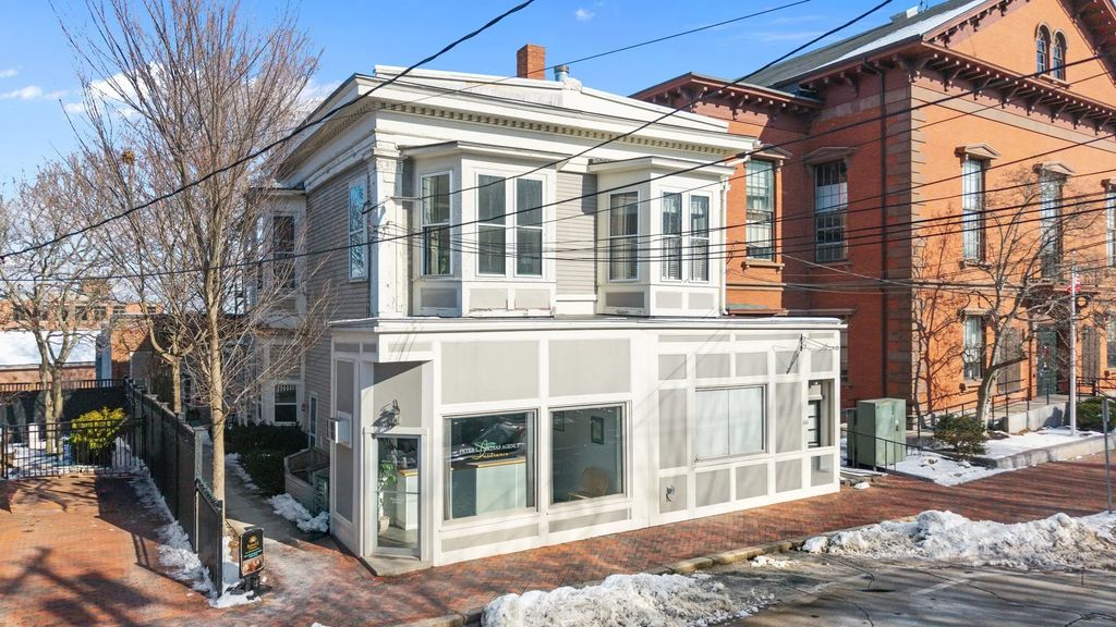 68 Pleasant St #2, Newburyport