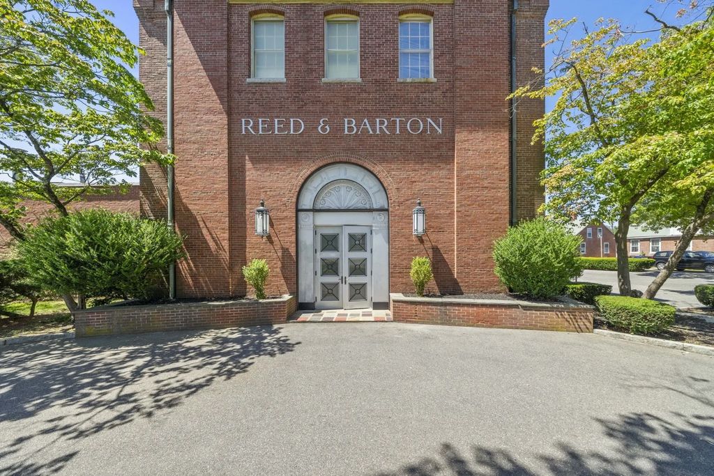 144 West Britannia Street #4-4, Taunton
