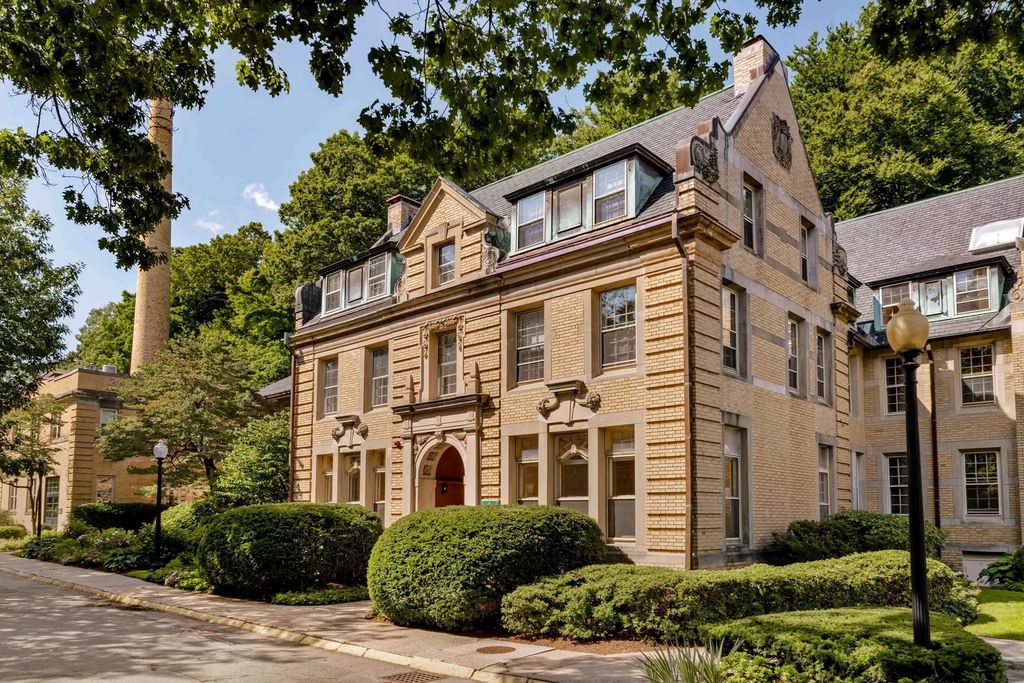 65 Glen Road #h4, Brookline