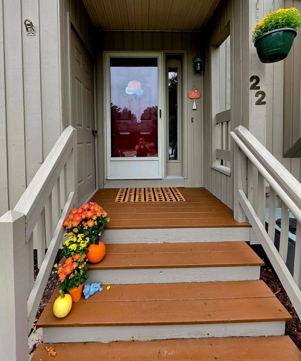 22 Suffolk Ct #22, Bedford