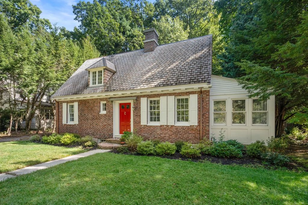 43 Woodlawn Ave, Northampton