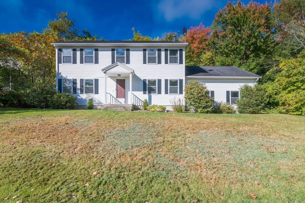 7 Emily Ln, Amherst