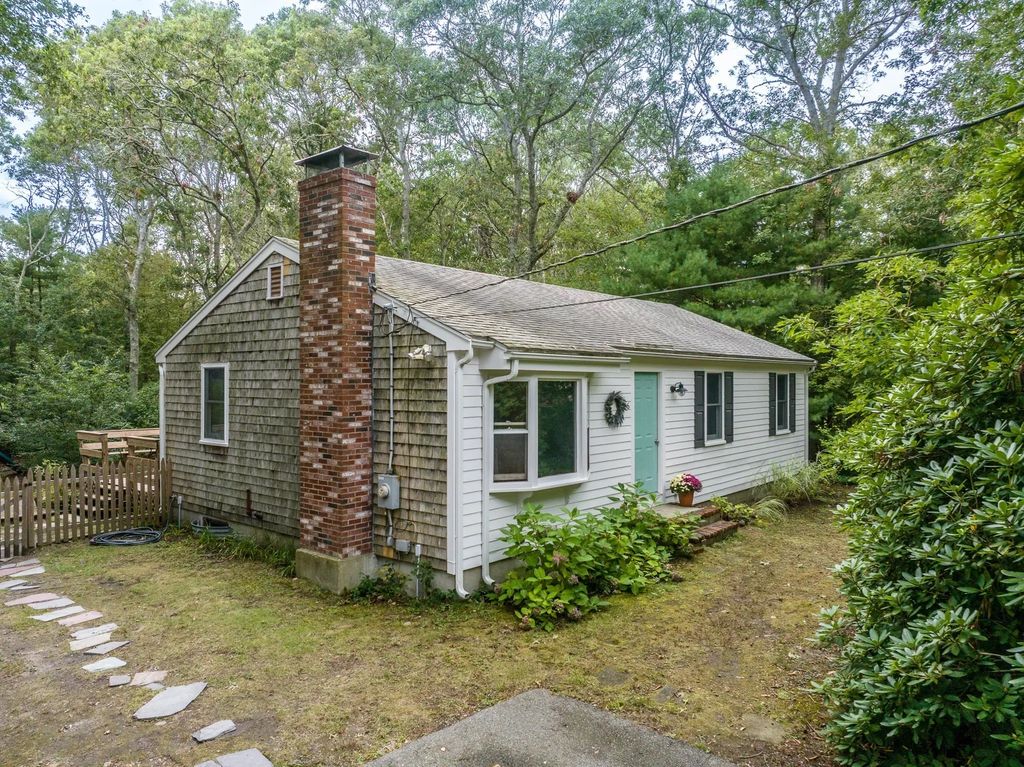 666 Boxberry Hill Rd, Falmouth