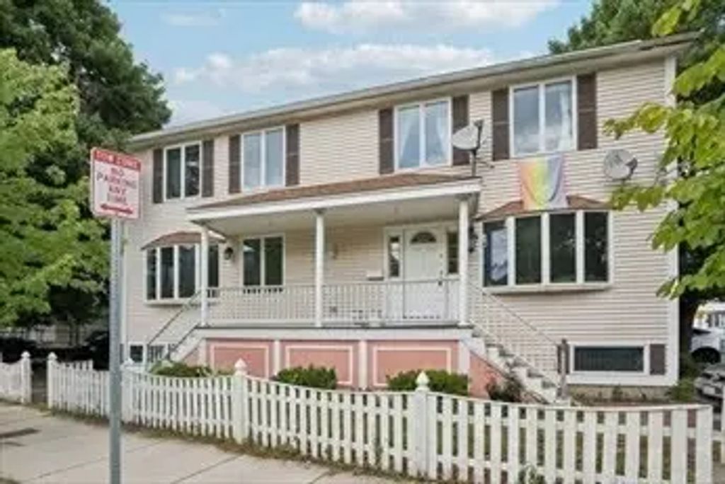 309 Beacon St, Somerville