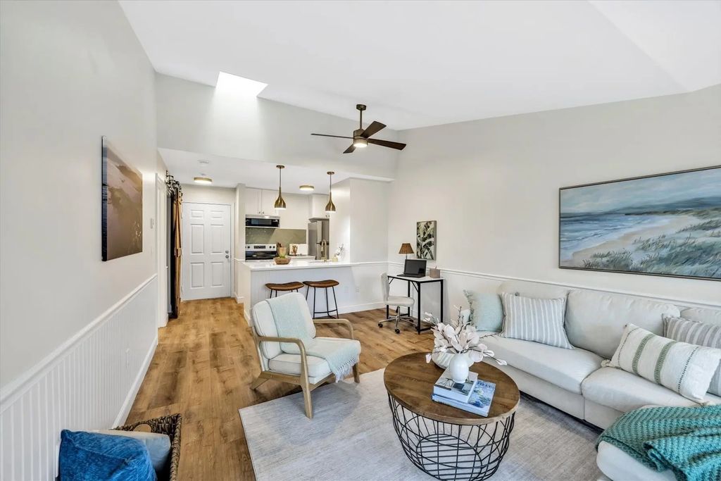102 Fletcher Ln #h, Brewster