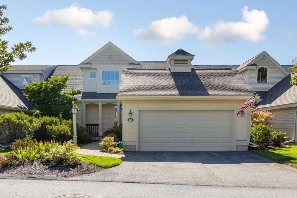 51 Carriage Hill Circle #51, Southborough