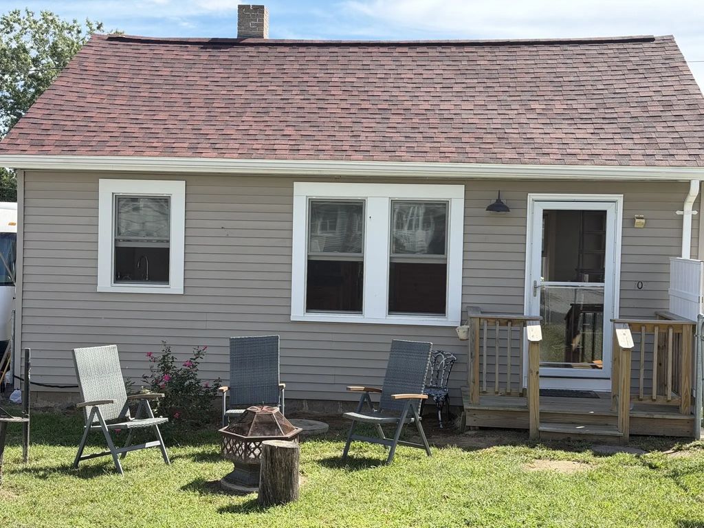 107 Bluff Ave, Swansea