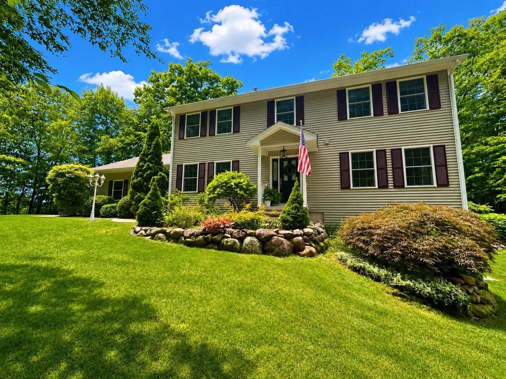 106 Valley Rd, Southampton