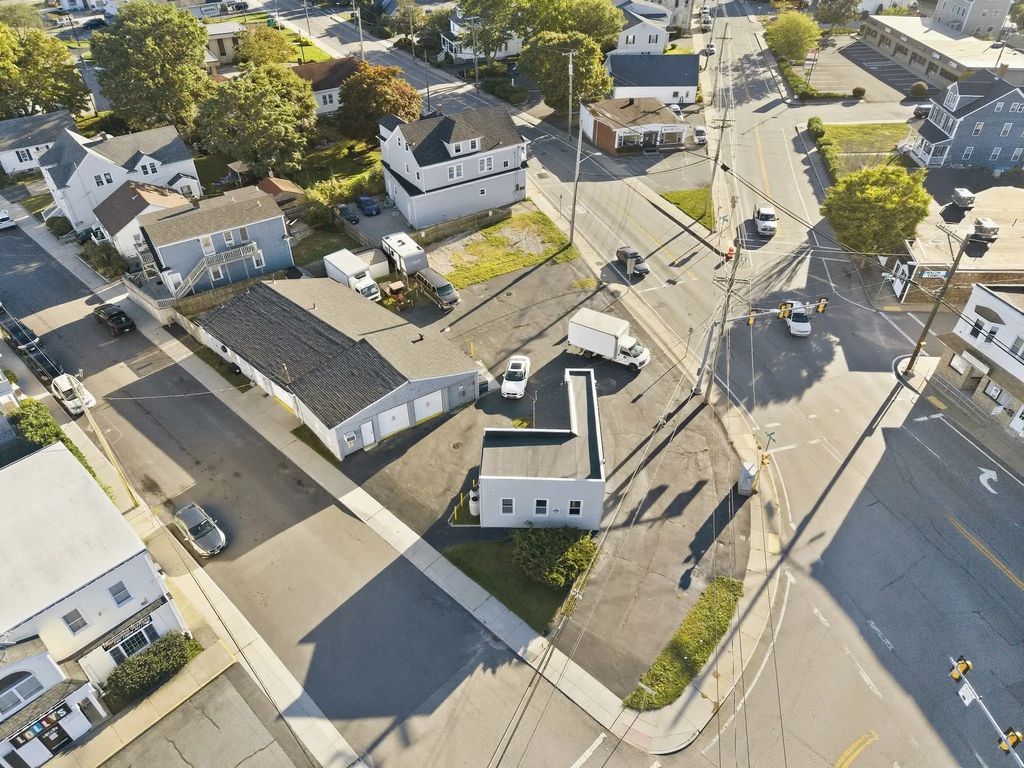 11 & 594 Sheridan & Dartmouth St, Dartmouth