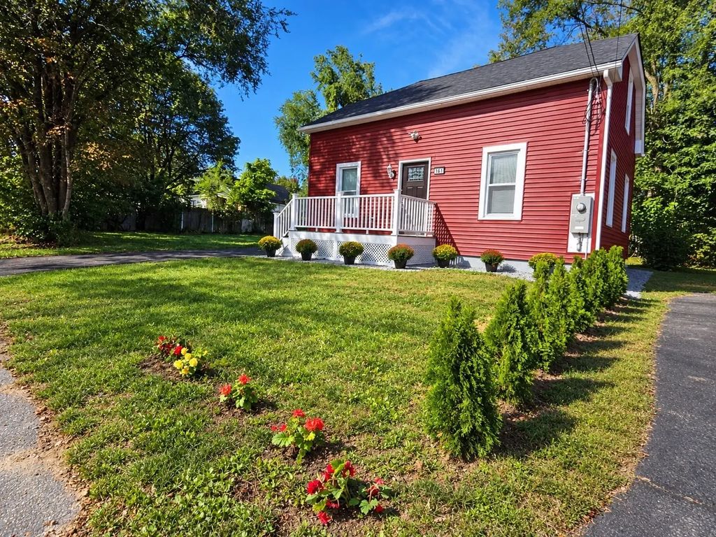 161 11th-eleventh, Leominster