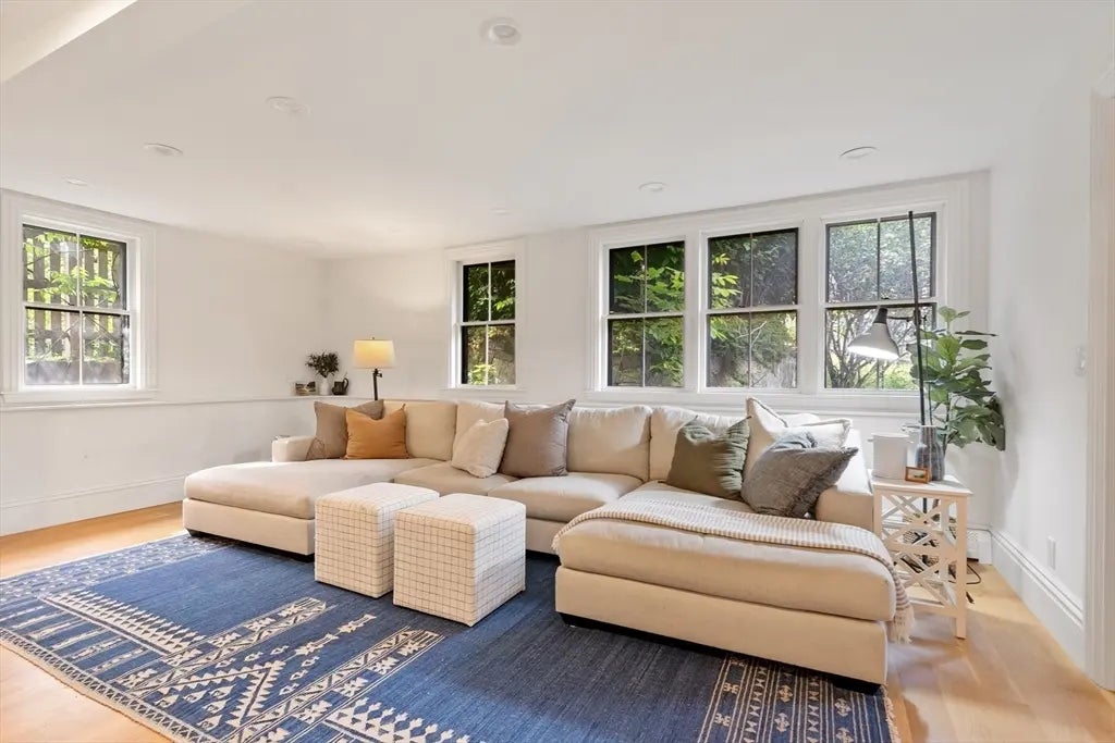 23 Centre Ave, Belmont