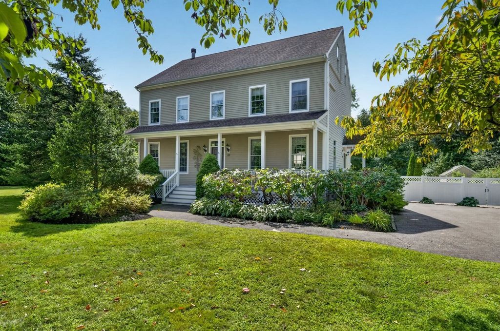 375 Old County Rd, Westport
