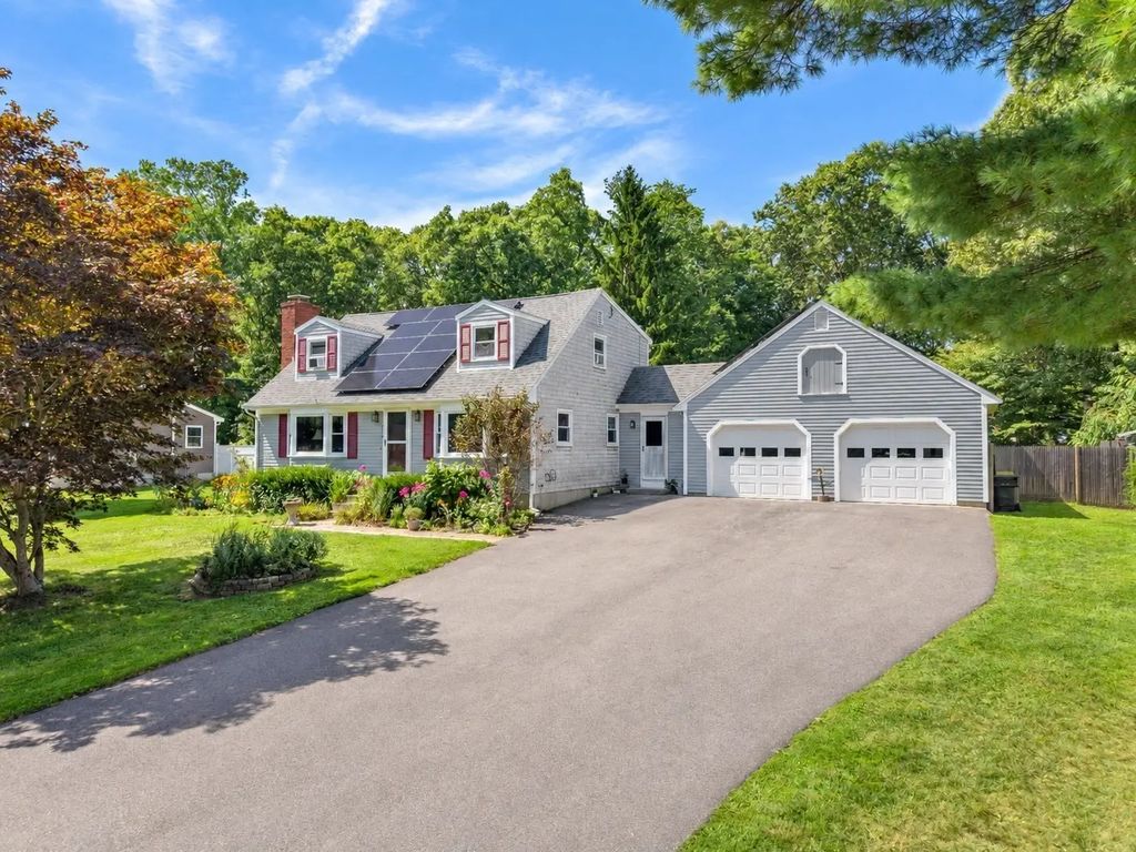 48 Greenfield Road, Westport