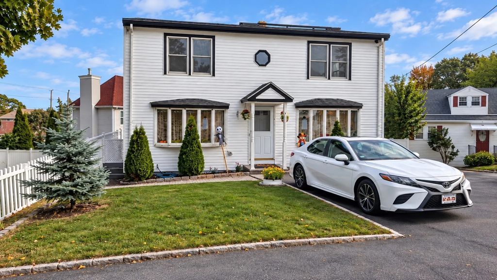 9 Summit Ave, Saugus