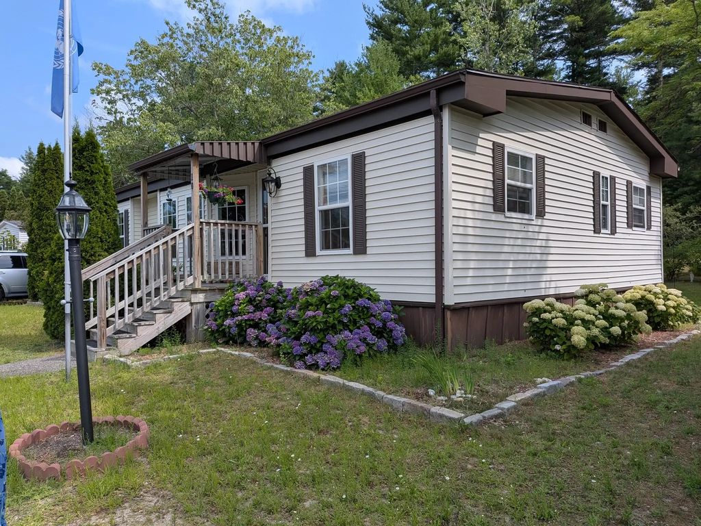 10 Jefferson Way, Carver