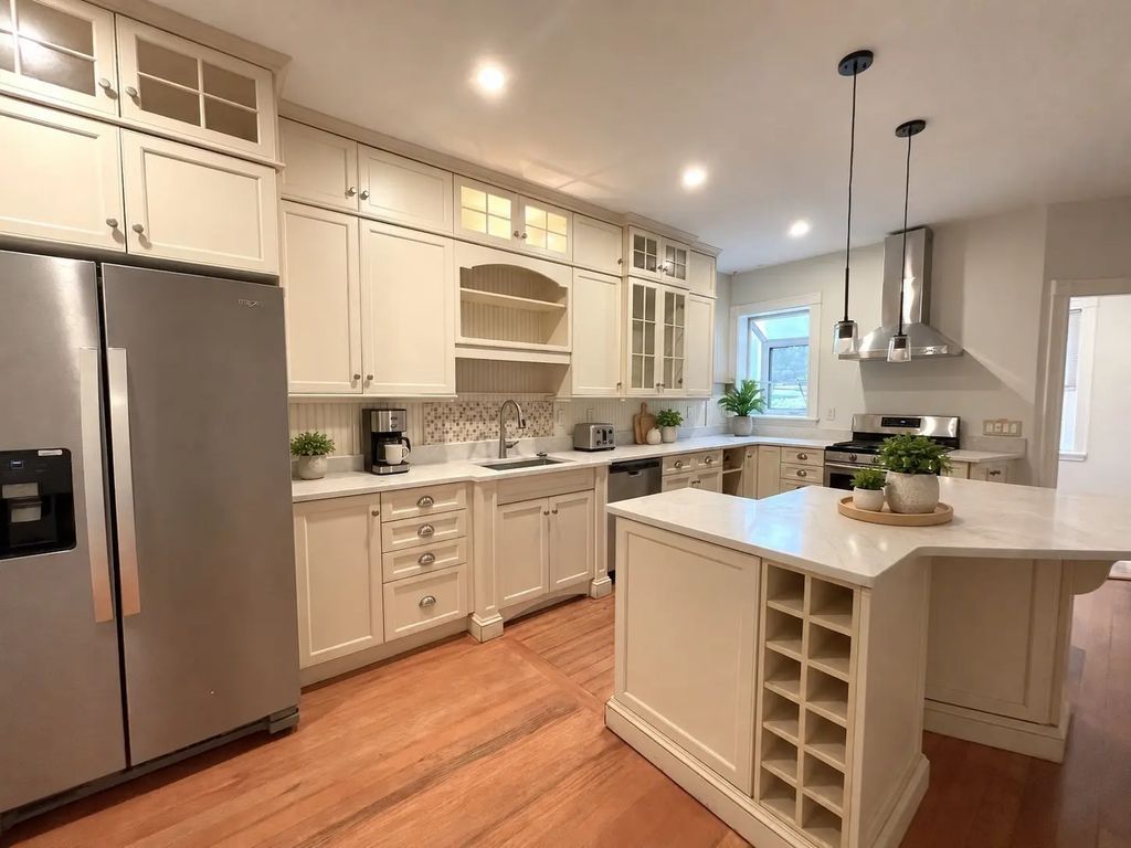 6 Strathmore Rd #2a, Brookline