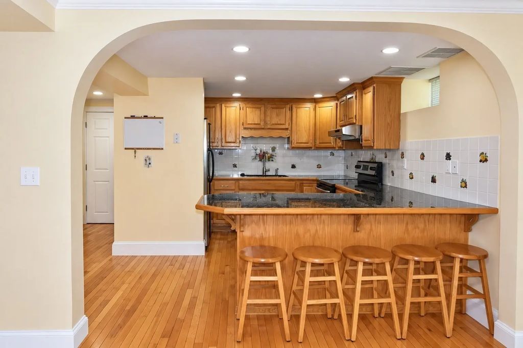 22 Dana St #b, Somerville