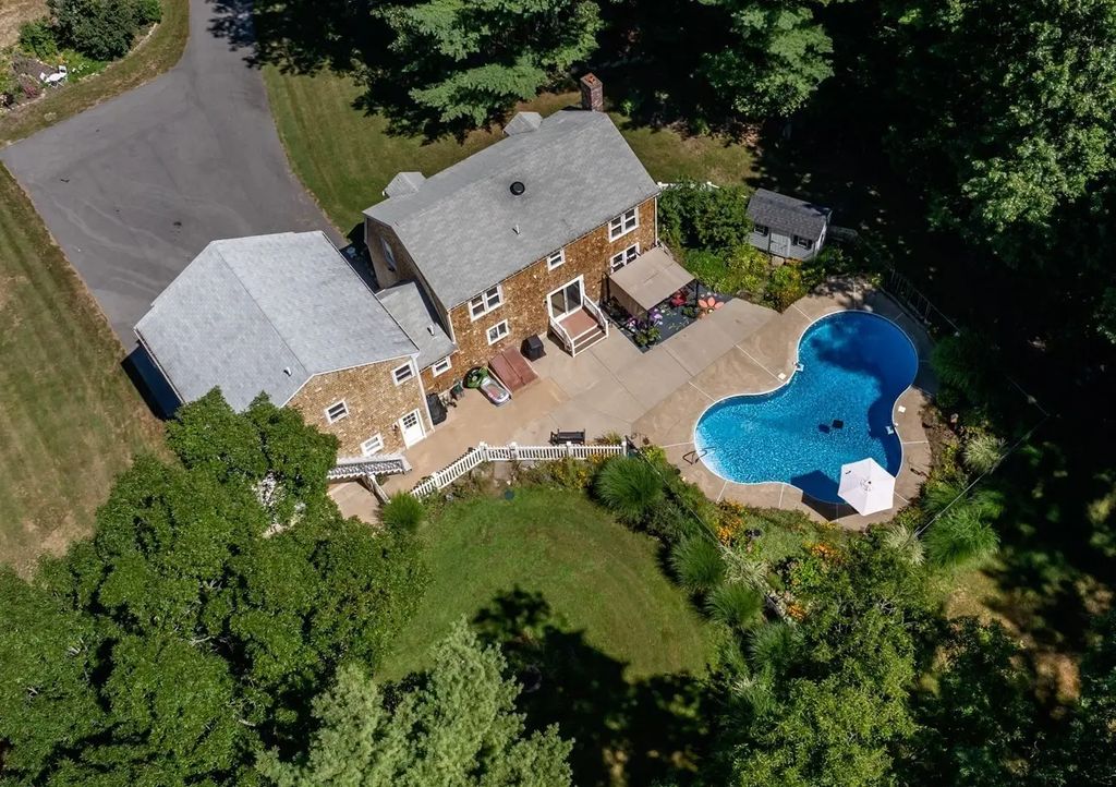 10 Brenrae Dr, Middleboro