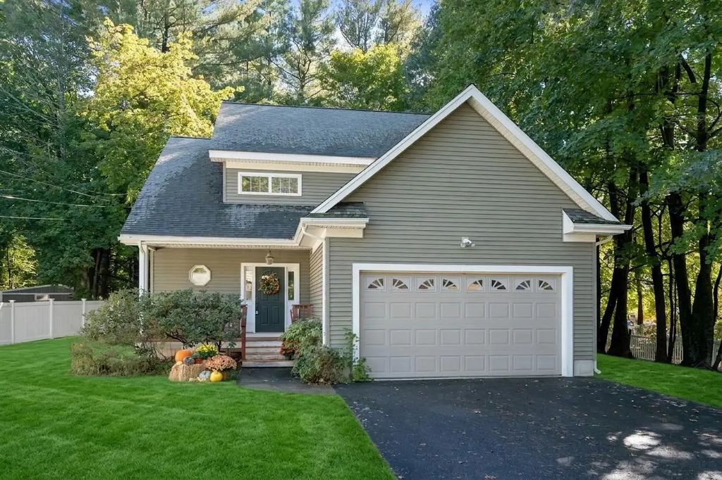 7 Castle Gate Road, Wayland