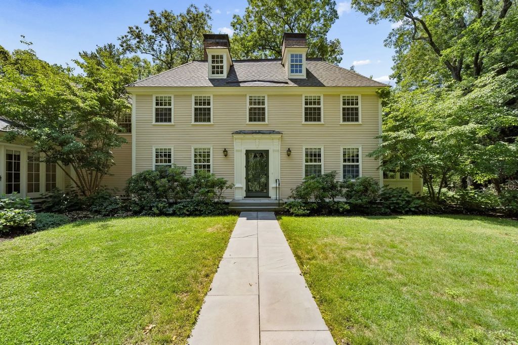 99 Pond Road #99, Wellesley