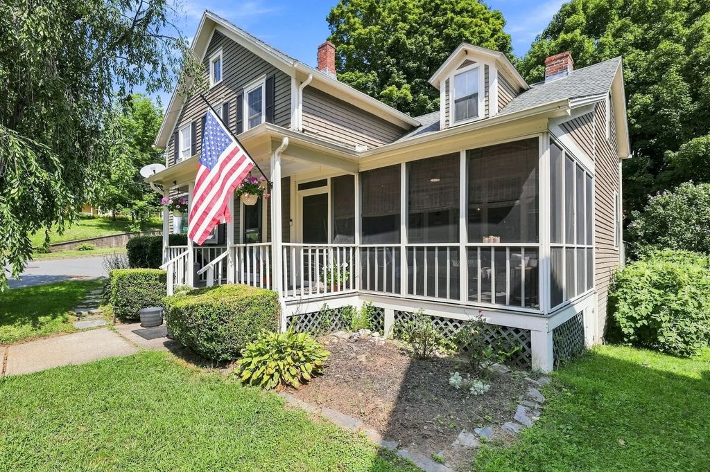 3 Pleasant Street, Huntington
