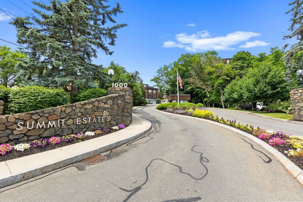 1002 Paradise Rd #1c, Swampscott