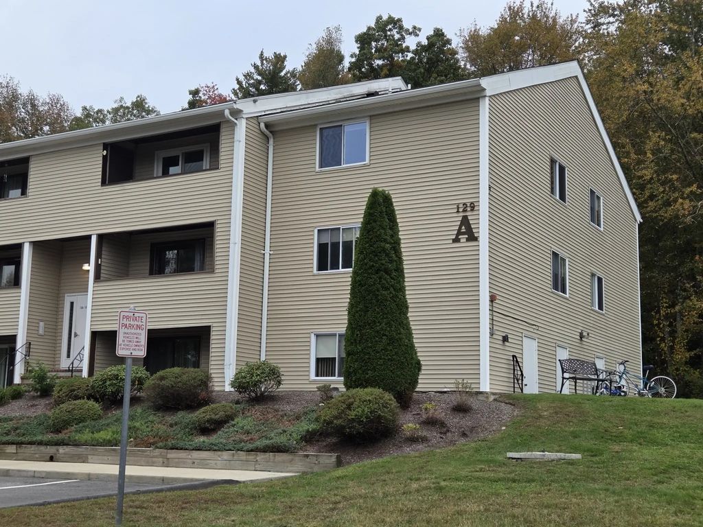 129 Quaker Highway #23, Uxbridge