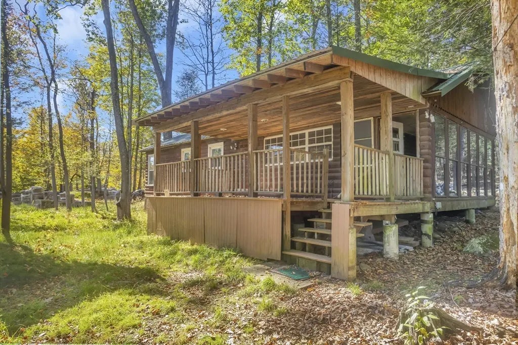 105 Norwich Lake, Huntington