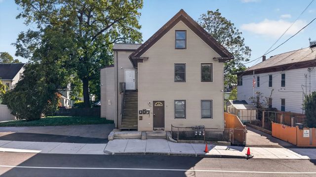 89 Third St, Lowell