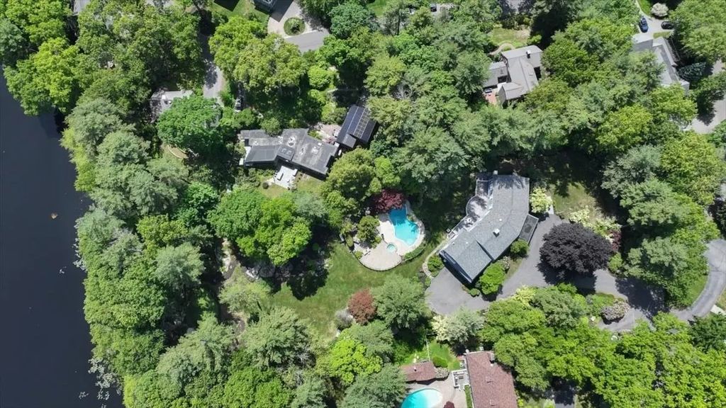 1 Grist Mill Lane, Hingham