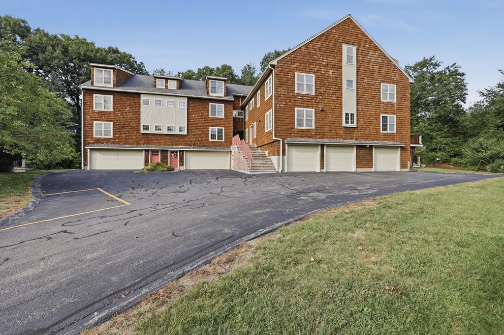 7 Stephen Lane Drive #7, Bedford