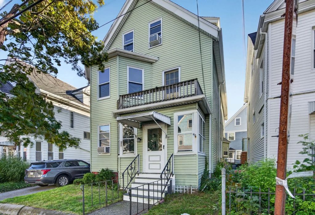28 Gibbens St, Somerville