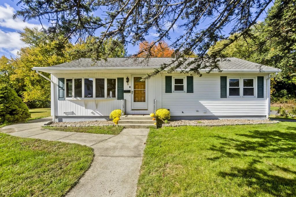 10 Taylor St, South Hadley