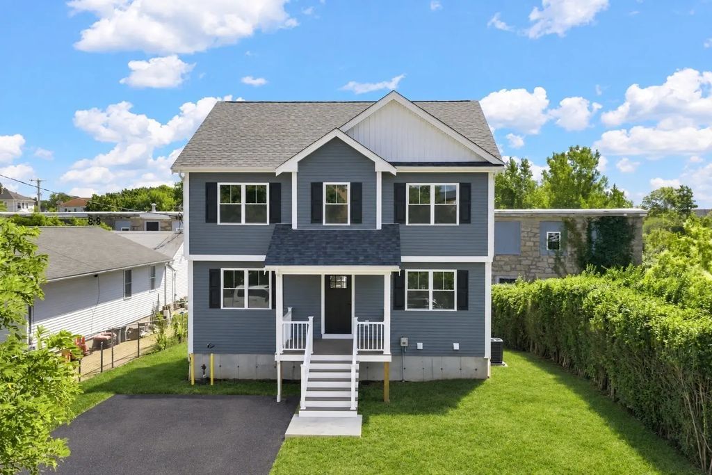 42 Ross St, Fall River