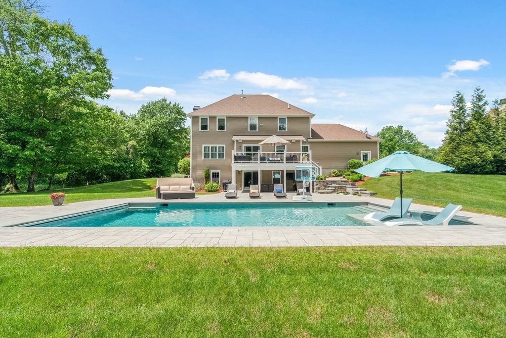 5 Clinton Dr, Rehoboth