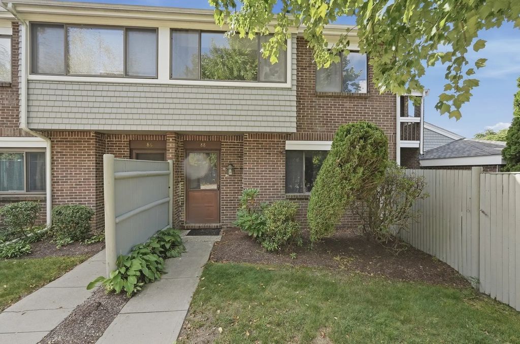 88 Bailey St #88, Stoughton